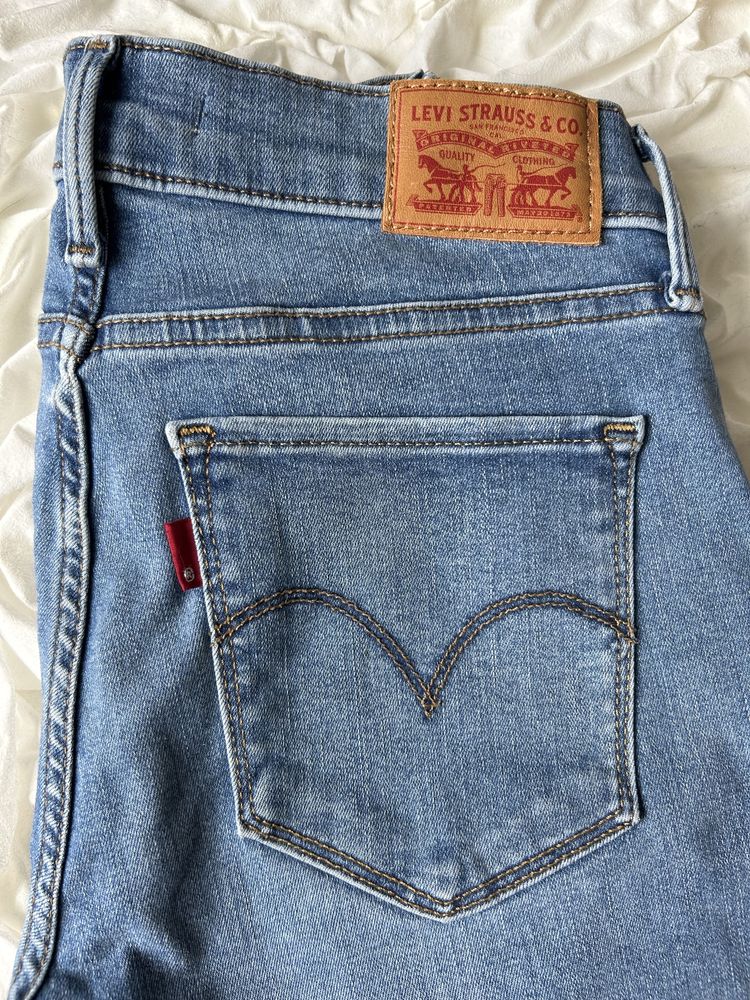 Джинсы super skinny  710 .LEVI STRAUSS.  26размер