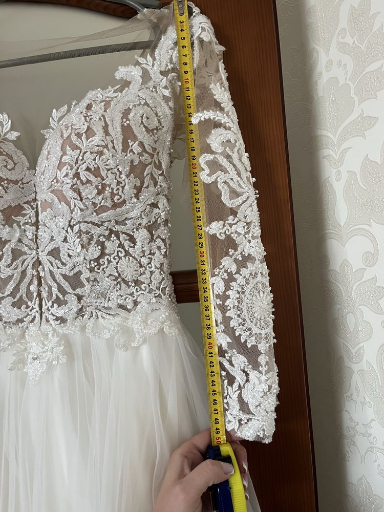 Продам весільну сукню
