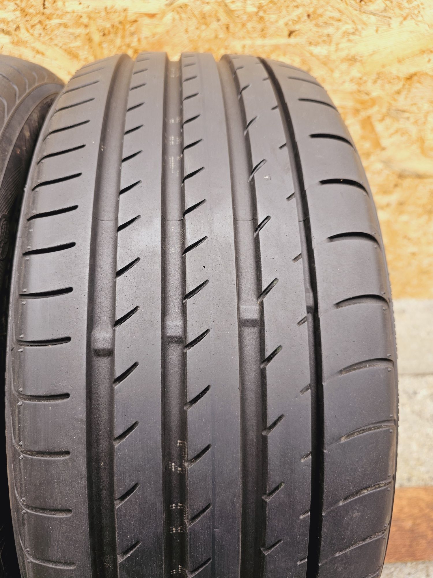 Idealne!!  7,5mm. 225/45 r17 Yokohama Advan Sport MO