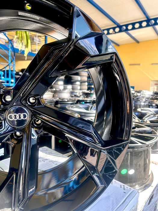 Nowe felgi aluminiowe Audi Q7 Q8 SQ7 SQ8 czarny połysk 22 cale