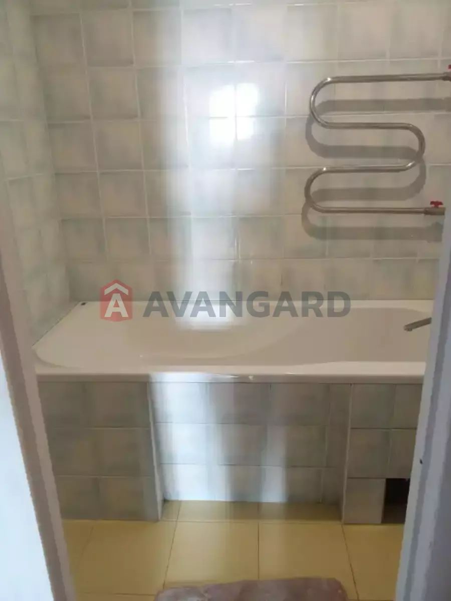 Продам 3-комнатная рядом с ДАФИ и Эпицентром, Тополь-1
