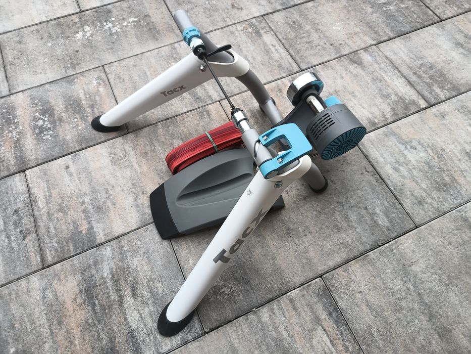 Trenażer Tacx Flow Smart