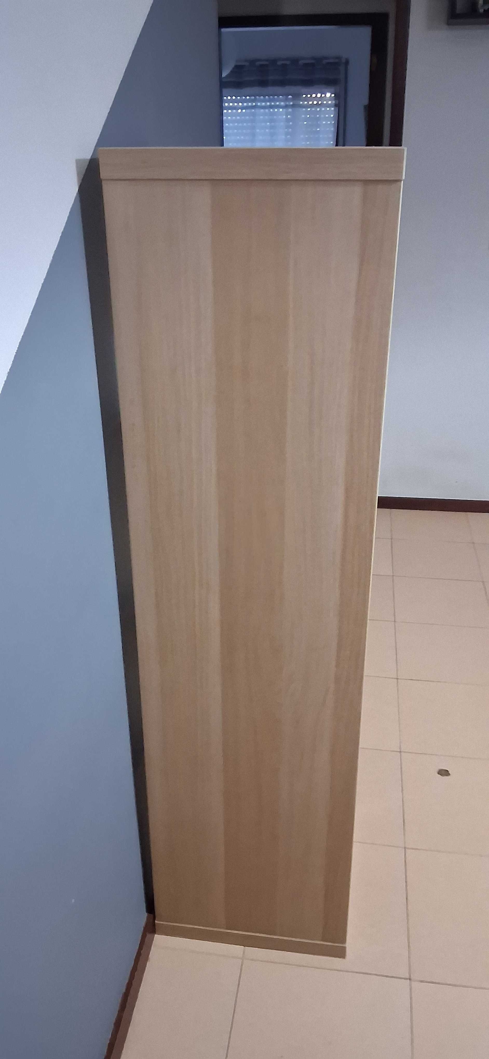 Estante em castanho