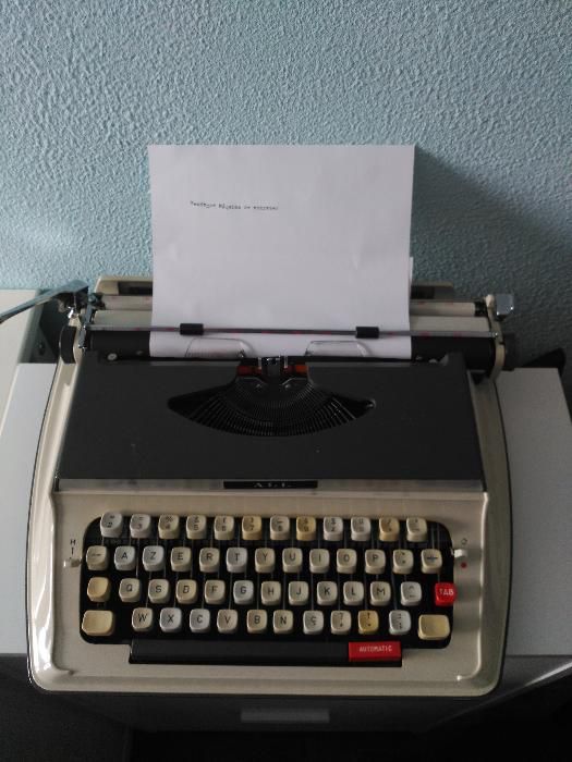 Vendo máquina de escrever portátil All - MODEL 5050