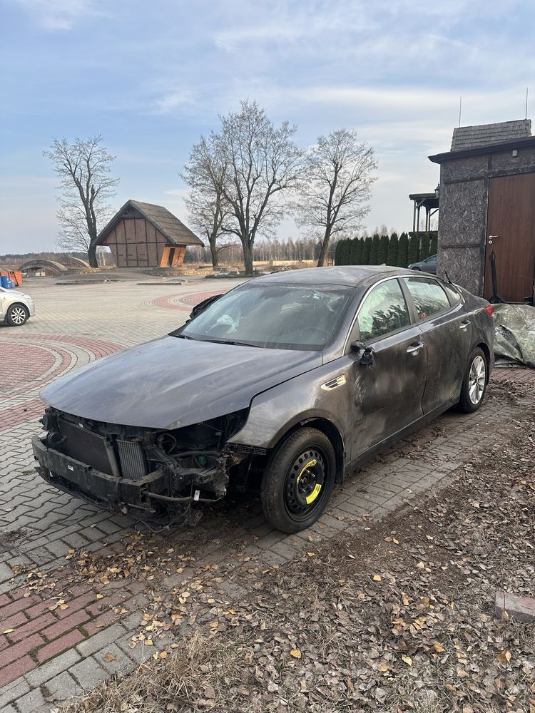 Kia Optima uszkodzony