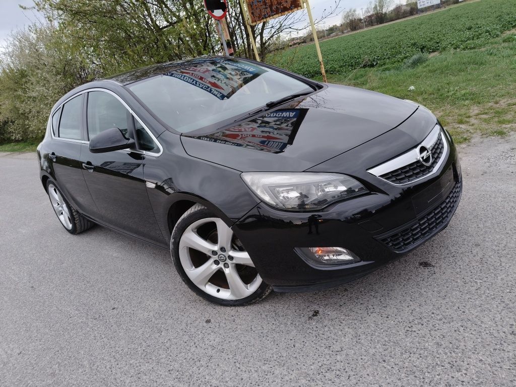 Opel Astra 1,6 Sport Cosmo *** Skóry *** Navi ***