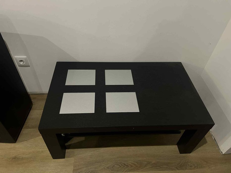 Mobília e sofa cama mesinha e móvel de entrada