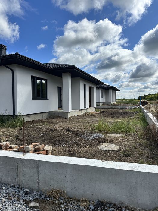 Продам сучасний будинок з гаражем на 6 сотках