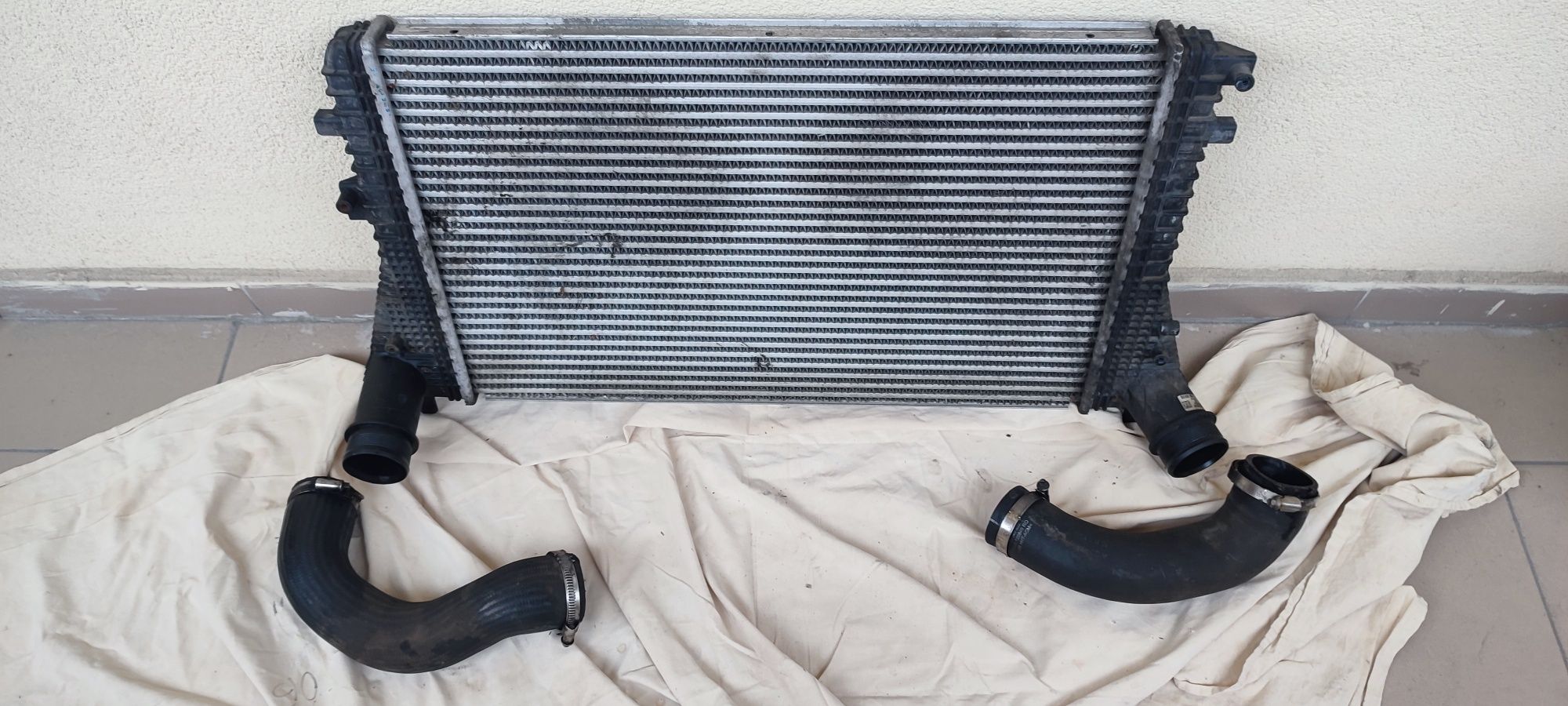 Интеркулер радиатор с патрубками в сборе Volkswagen Tiguan 11-16г.в.