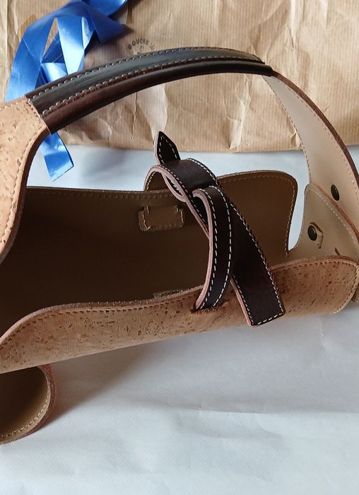 Suporte para garrafa em cortiça