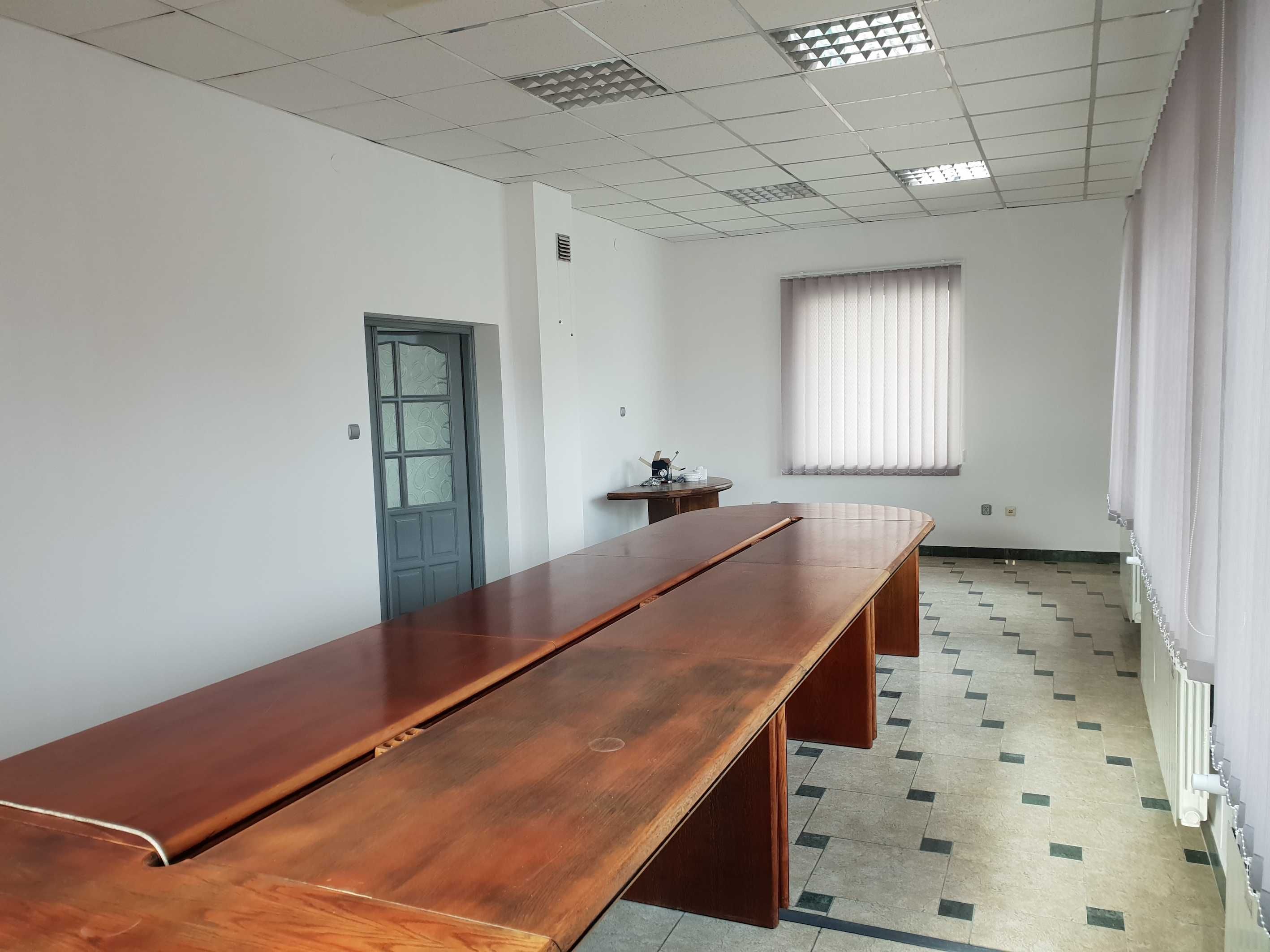 Używany duży stół konferencyjny.  600 cm X 156 cm