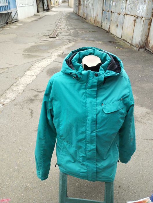 Продам куртку женскую,б/у.