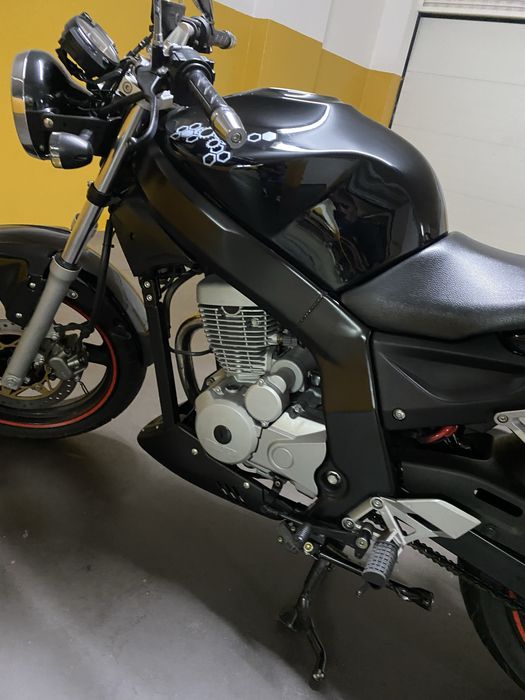 Moto 125 cc Daelim Roadwin F1