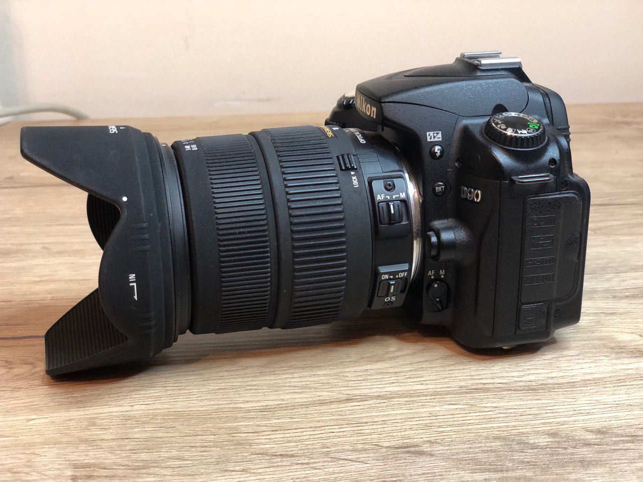 фотоапарат NIKON D90 з об'єктивом SIGMA 18-200 мм F3,5-6,3