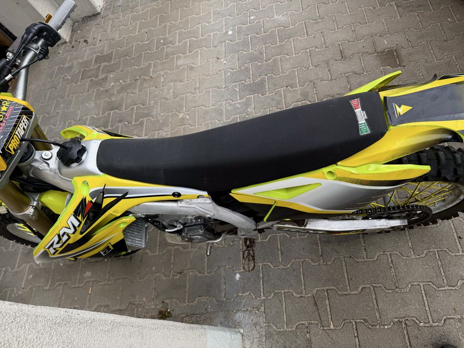 Cross Suzuki RMZ 450 z 2010 roku.