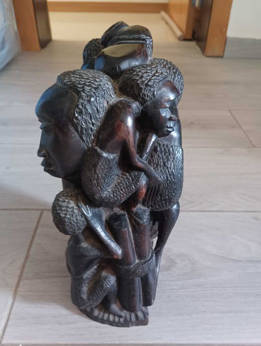 Escultura em pau preto detalhada ( mais de 50 anos )