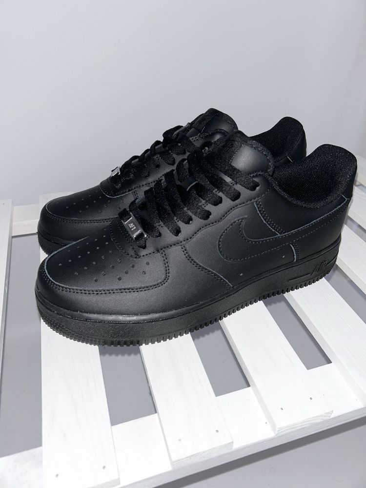 Чоловічі кросівки NIKE AIR FORCE 1 '07 оригінал