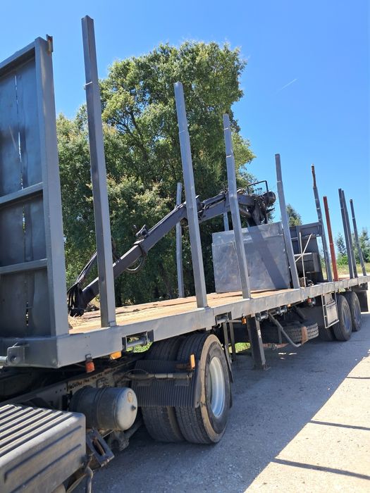 Máquina  florestal  4 estivas  com grua