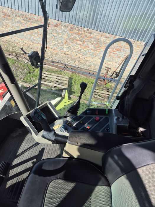 Комбайн Claas Iexion 460