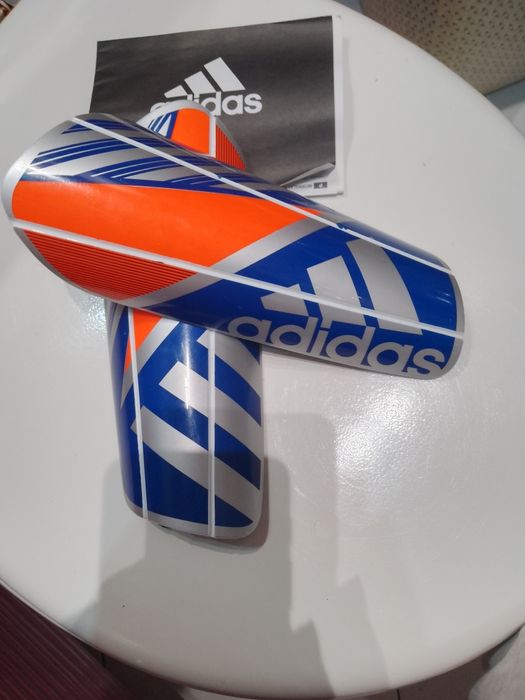 Ochraniacze piłkarskie adidas rozmiar L,nowe