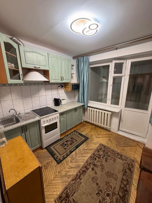 Продаж 1к.кв-ри. вул. Пулюя 50000 дол. США. Цегла! Торг