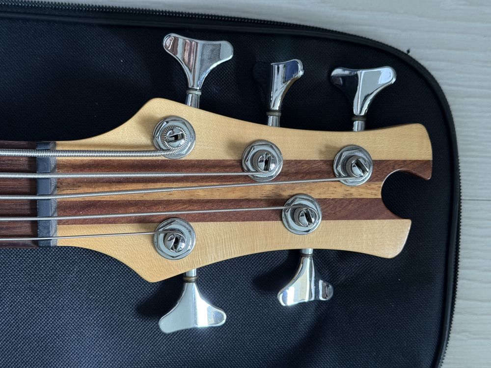 Gitara basowa 5 strun Lutnik Langowski handmade