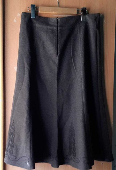 Saia outono com parte bordada