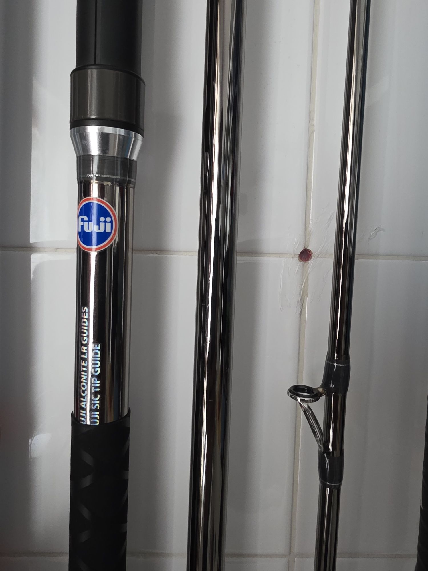 2 Carretos shimano ,cana vega potenza metálica