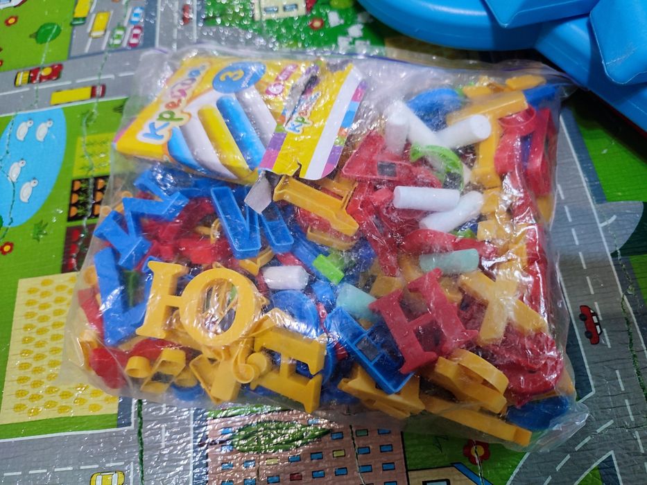 Дошка знань, магнітна дошка з цифрами  та буквами