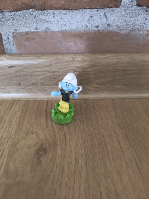 Małe figurki smerfów