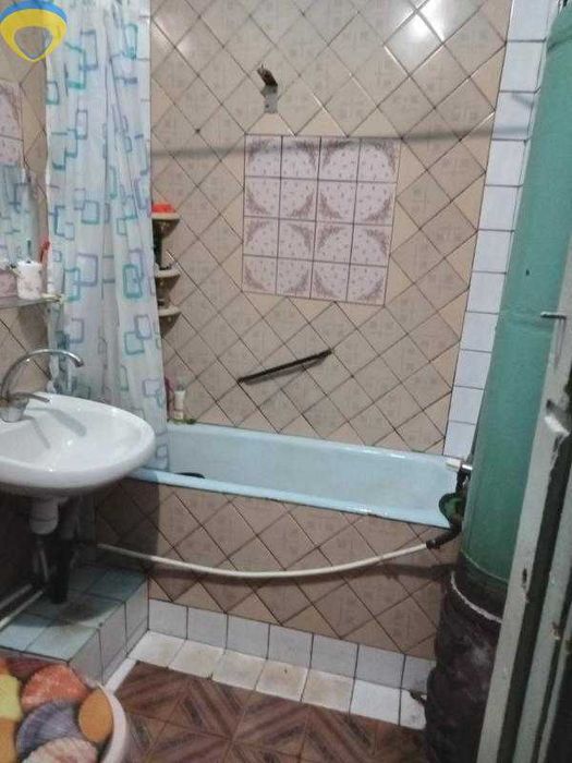 Велика гарна квартира у передмісті Одеси.