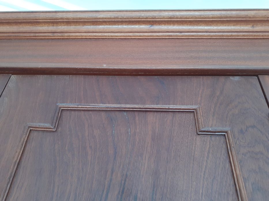 Roupeiro com 18 compartimentos, todos com fechadura