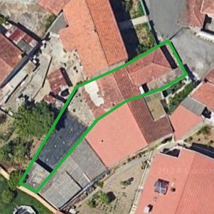 Ruína de casa térrea com projeto aprovado para moradia