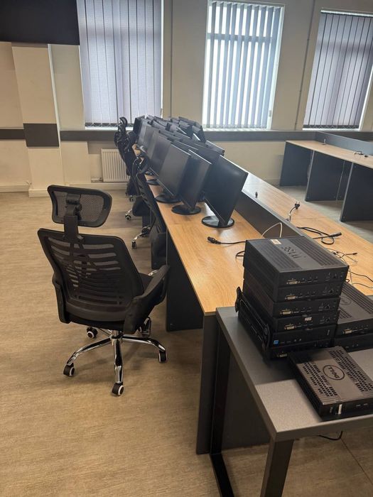 РОСПРОДАЖ МЕБЛІВ, столи, крісла офісні комоди тумби шафи, полиці,