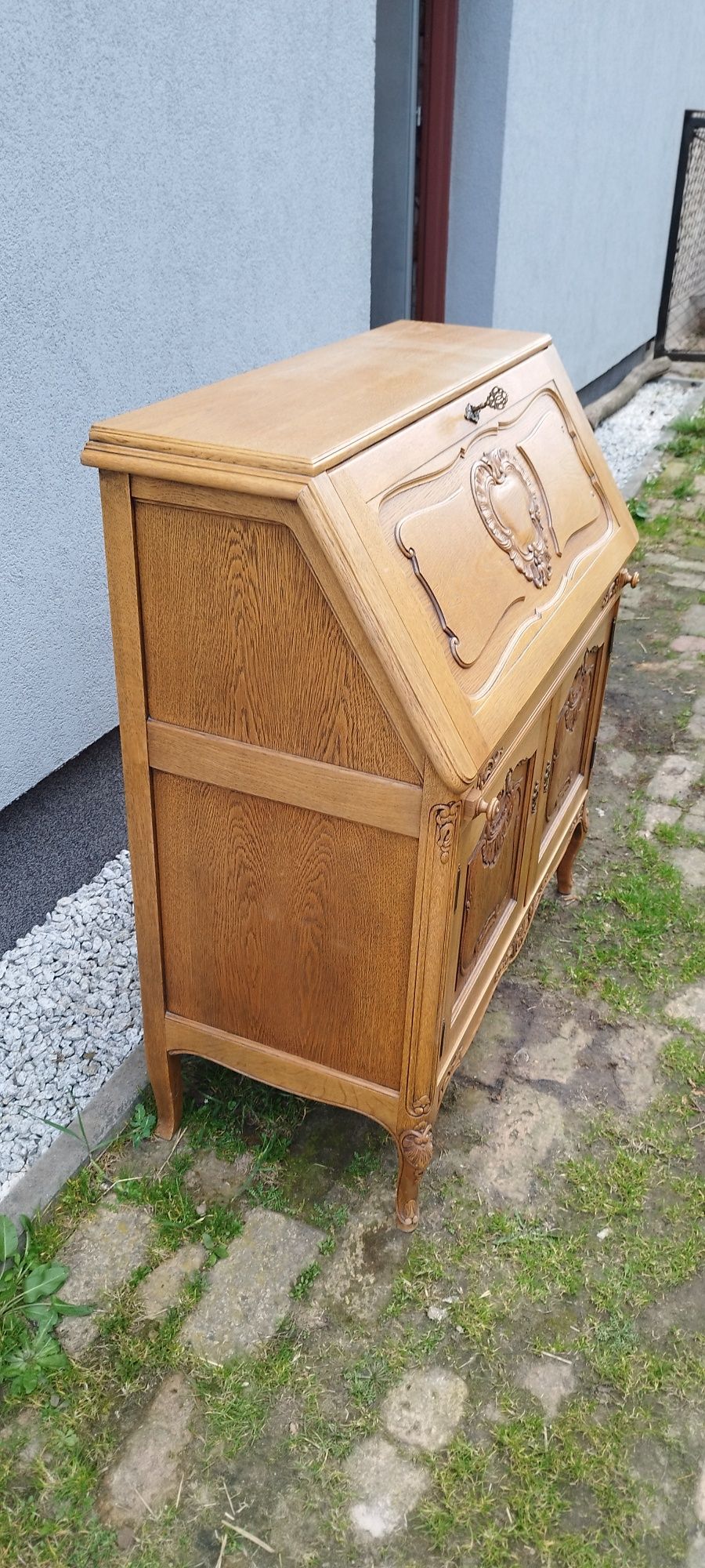 Piękny sekretarzyk z fotelem w komplecie