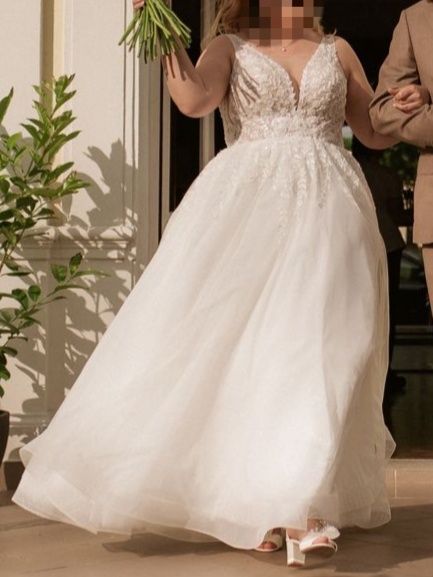 Suknia ślubna r. 48