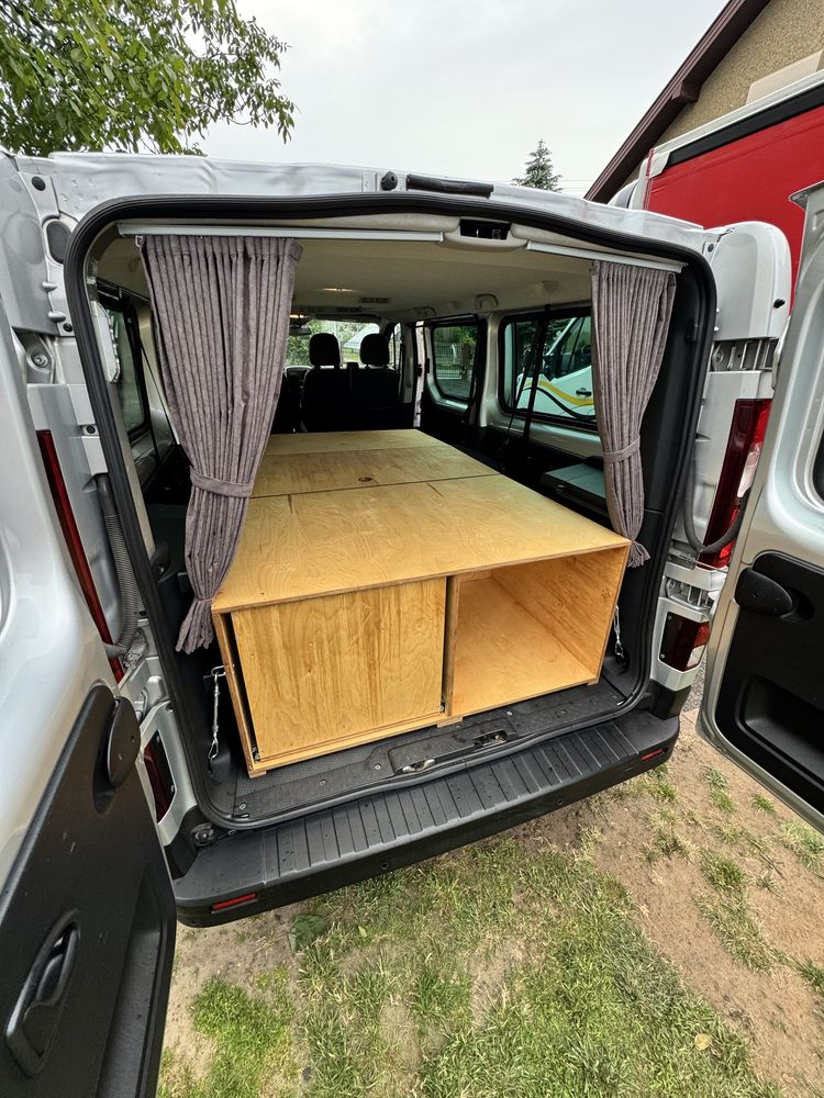Zabudowa kamperowa Renault Trafic
