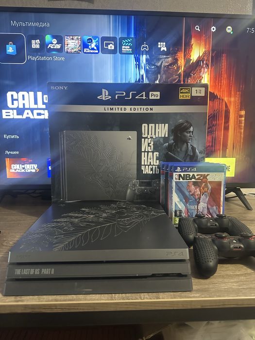Play Station 4 PRO 1Tb в унікальному дизайні від першого власника
