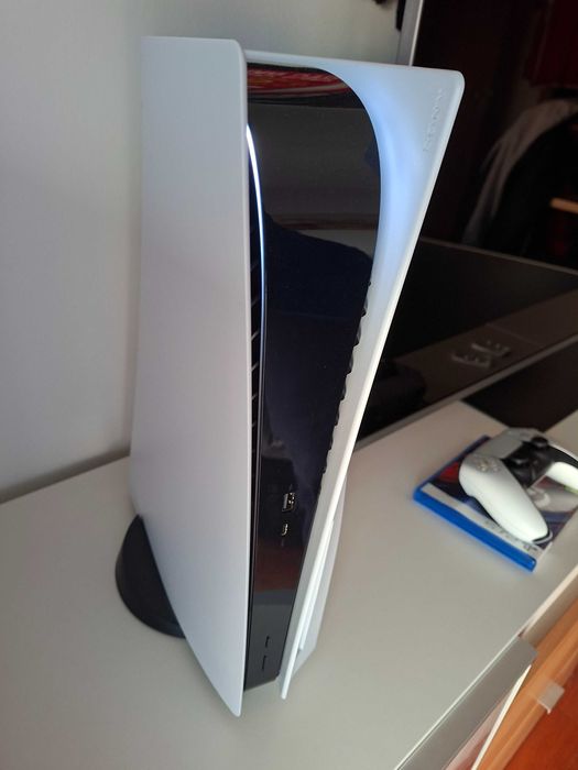 Playstation 5 Standard 825gb, com leitor discos