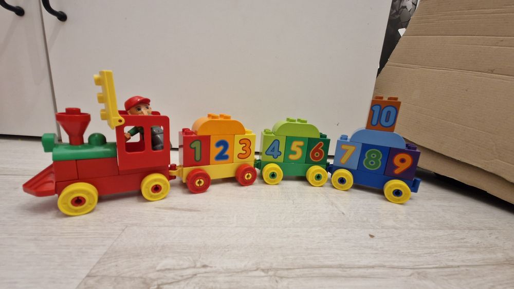 Lego Duplo. Zestaw pociąg z cyferkami i autobus z literkami