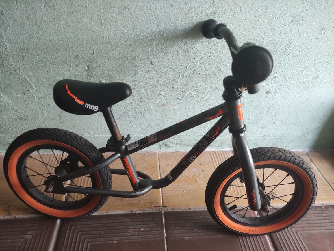 Rowerek biegowy Mongoose, gratis kask