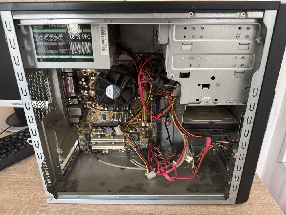 Komputer pc z monitorem