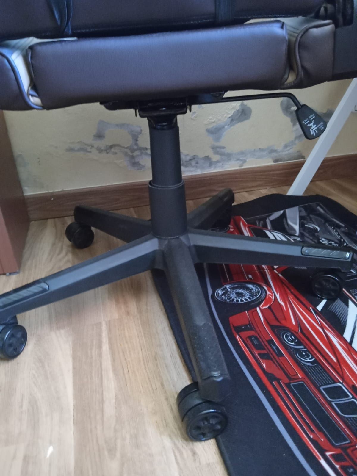 Cadeira Gaming com duas almofadas na lombar e nuca