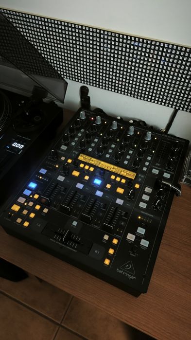 Behringer DDM4000