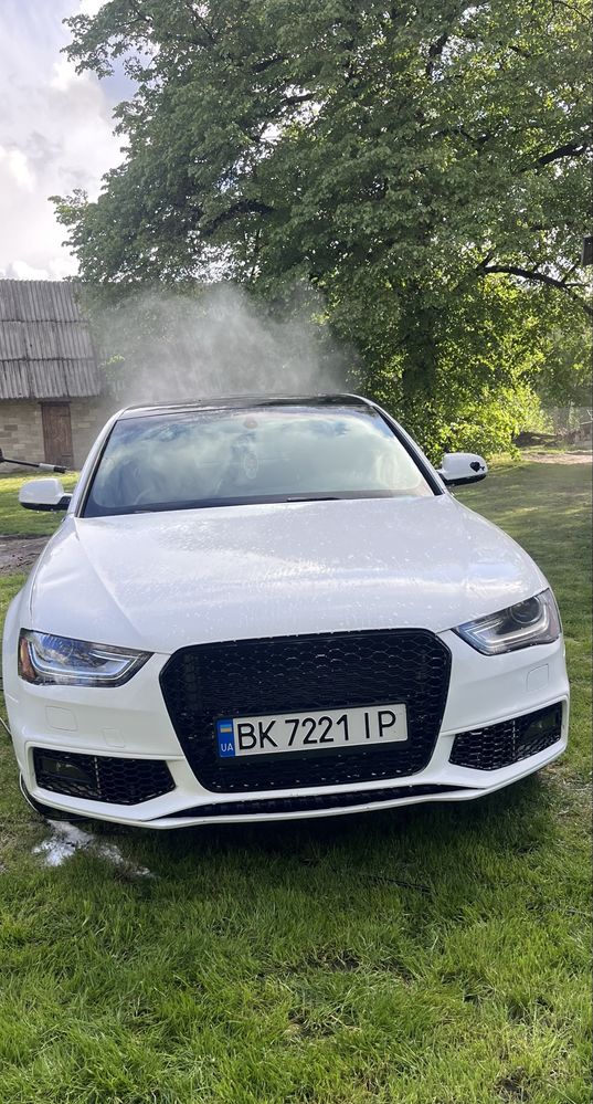 Audi A4 Premium S-Lain 2013 rest