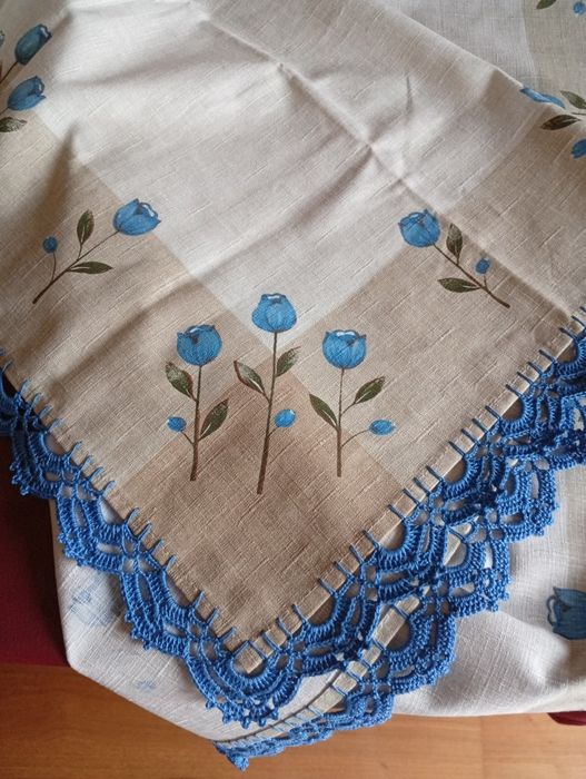 Toalha de mesa, nova, com picou feito á mão