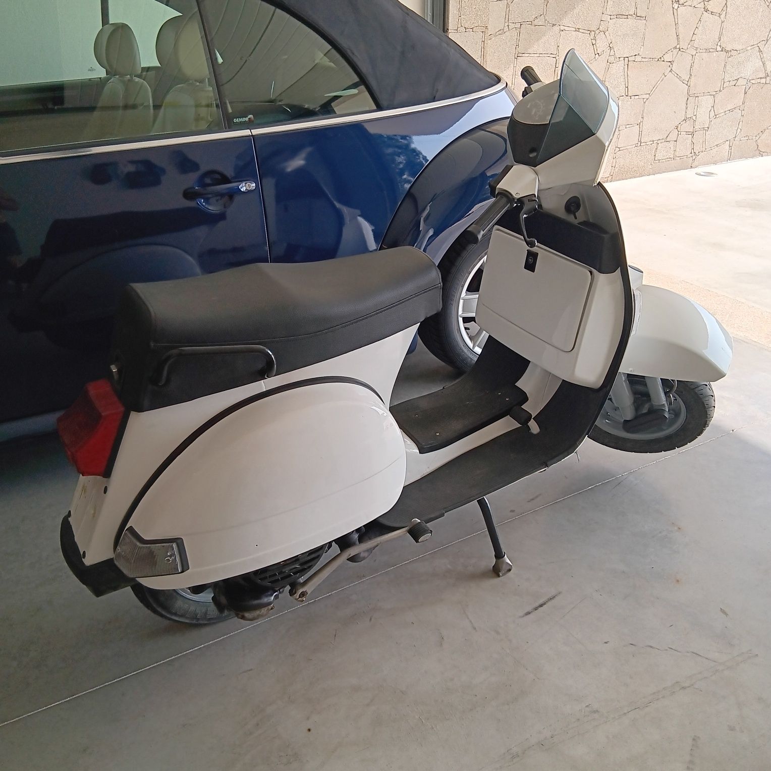 Vespa antiga T5  em bom estado