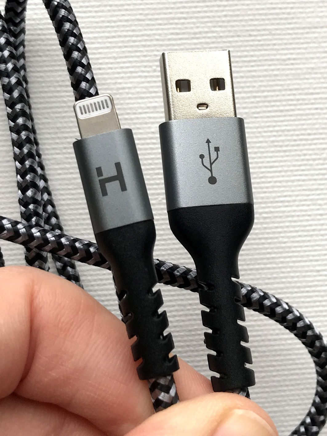 Кабель для зарядки iPhone