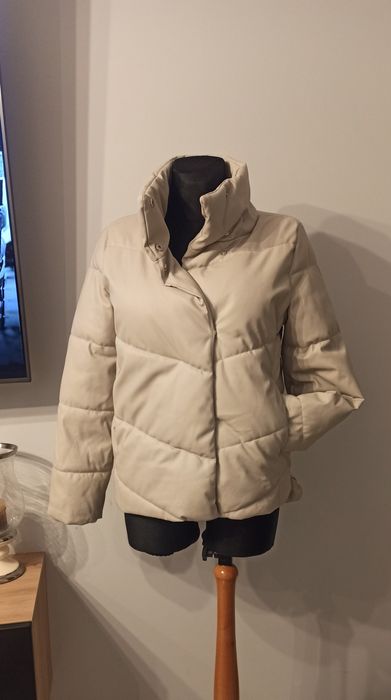 Beżowa zimowa kurtka puffer Reserved rozmiar 36 - 38