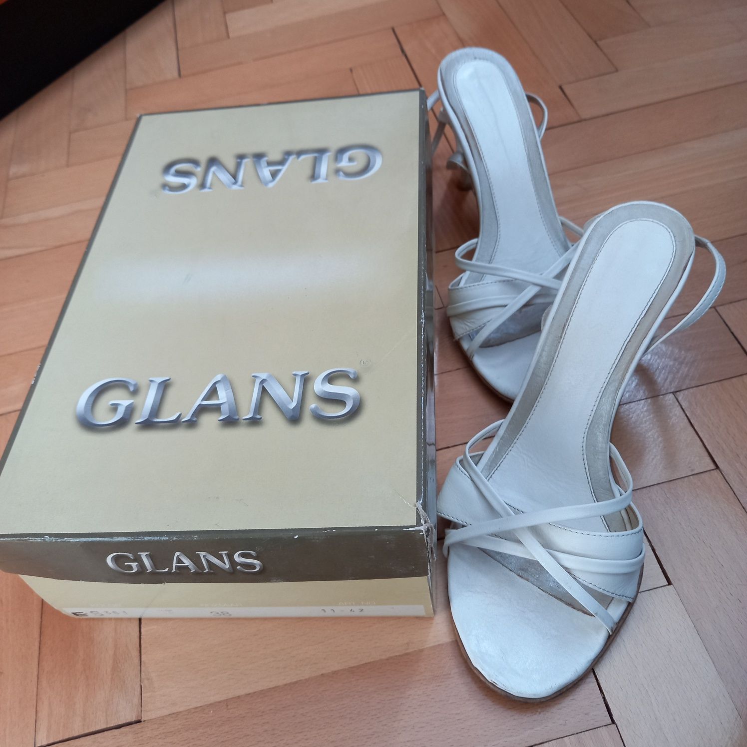 Buty damskie skórzane r 38 firmy Glans